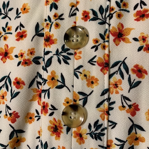 Fortune & Ivy Button Detail Dress Medium White Floral - Picture 3 of 5